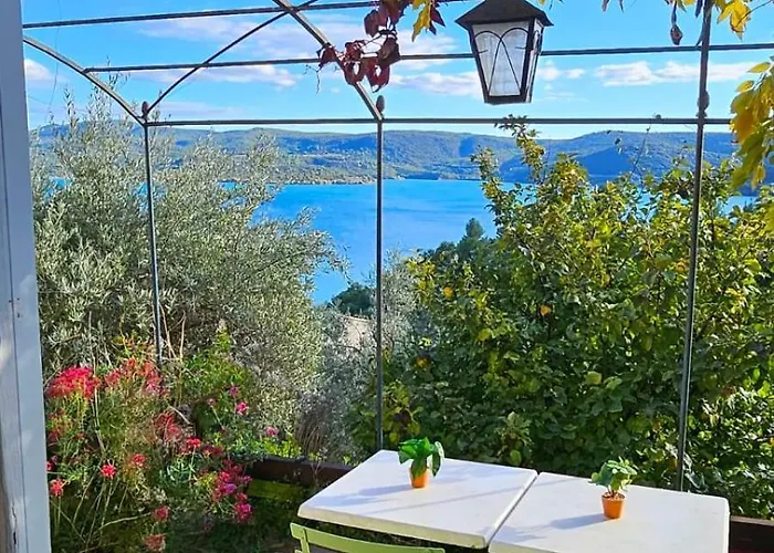 Studio Avec Terrasse Et Jolie Vue Sur Le Lac